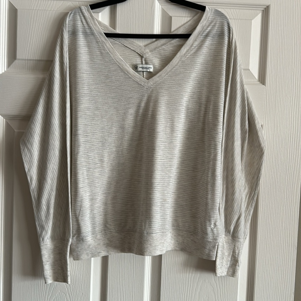 3/$15 AMERICAN EAGLE LONG SLEEVE FRONT/BACK V-SHIRT TOP RIB CUFFS/WAIST CREAM - Picture 4 of 8